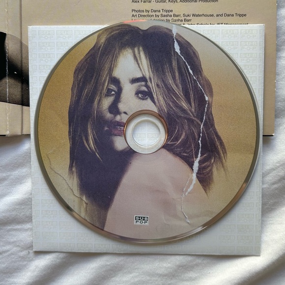 SIGNED Suki Waterhouse I Can’t Let Go CD - Picture 9 of 12